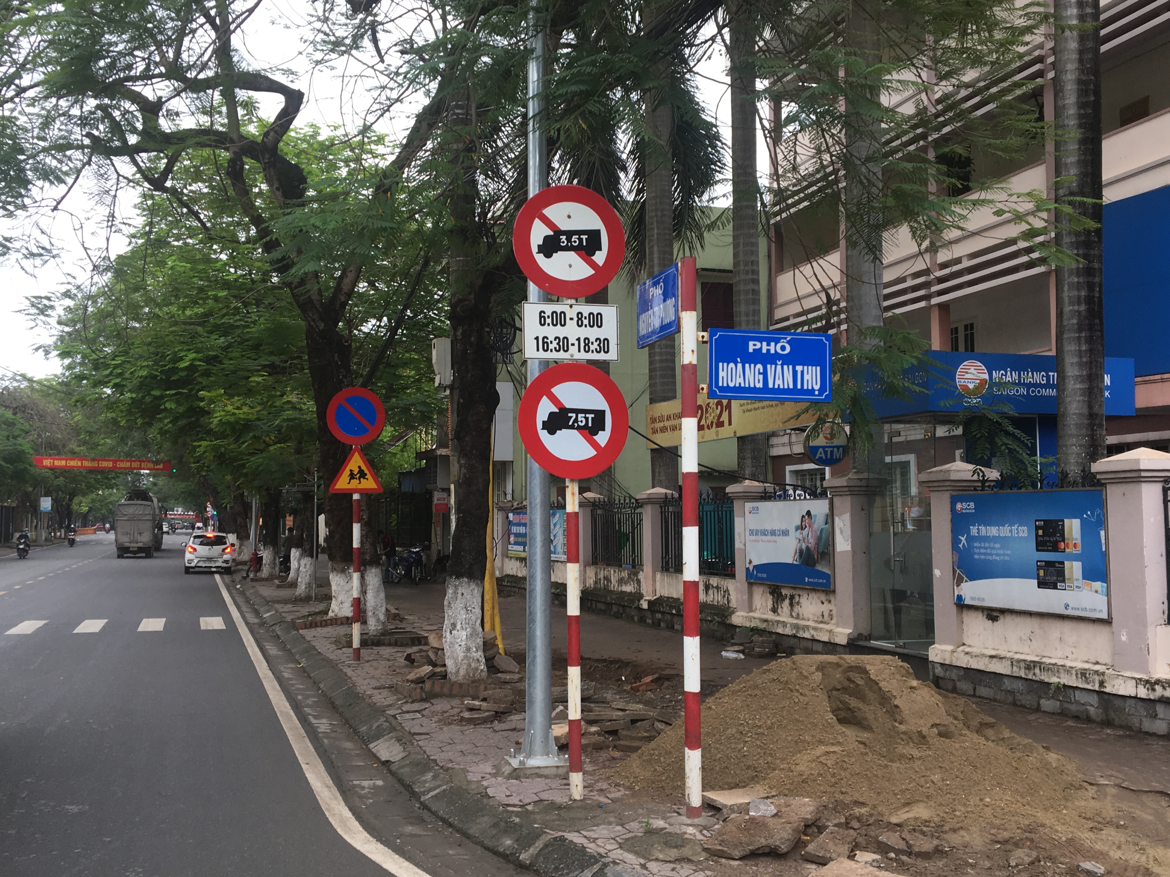 Xử lý nghiêm hành vi điều khiển xe ô tô vào đường cấm